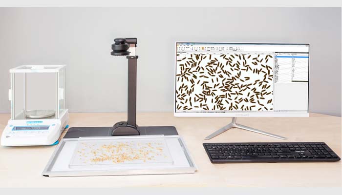 SC-G型全自動(dòng)種子考種及千粒重分析儀系統(tǒng)，考種儀，自動(dòng)考種儀，自動(dòng)考種分析儀。是根據(jù)圖像識(shí)別原理來實(shí)現(xiàn)自動(dòng)分析的。其圖像的成像方式有2種可選（高速掃描或500萬像素拍照），目標(biāo)照明模式可在背光和普通日光之間切換?？捎糜诟黝愞r(nóng)作物實(shí)粒種子的精確考種、各類糧庫的蟲口計(jì)數(shù)分析，以及發(fā)芽率、均勻度分析，可兼做表面光滑的昆蟲計(jì)數(shù)或蟲卵計(jì)數(shù)（如：米象、蚜蟲、蠶卵、魚籽等），以及被當(dāng)作種子凈度工作臺(tái)用于種子凈度檢驗(yàn)。內(nèi)置支持網(wǎng)上在線升級(jí)的模塊。